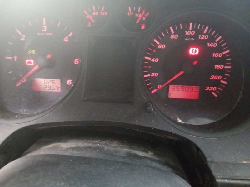 seat ibiza (6l1) del año 2002