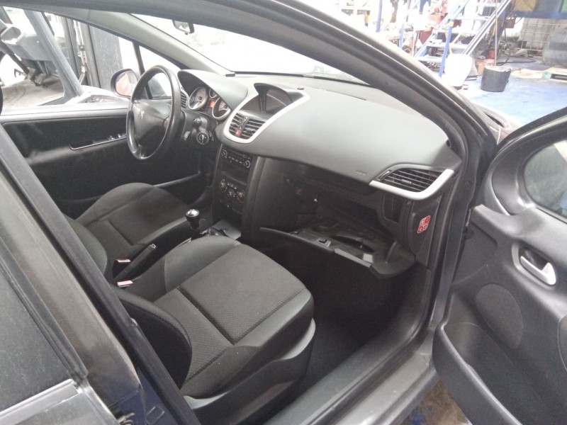 peugeot 207 del año 2010