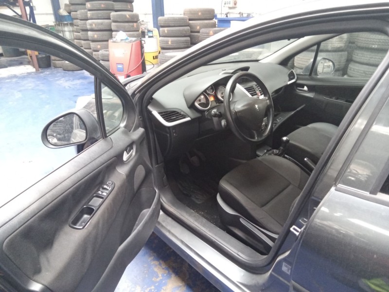 peugeot 207 del año 2010
