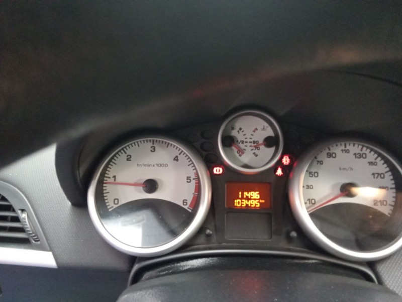 peugeot 207 del año 2010