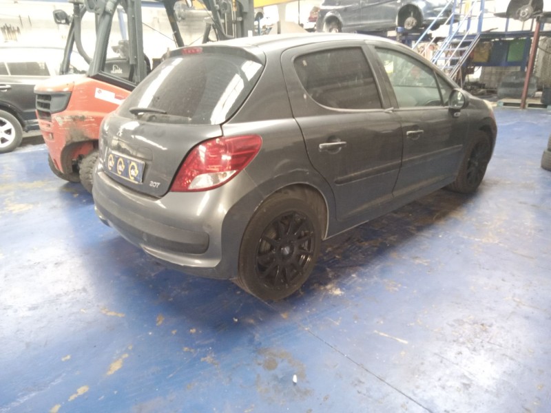 peugeot 207 del año 2010