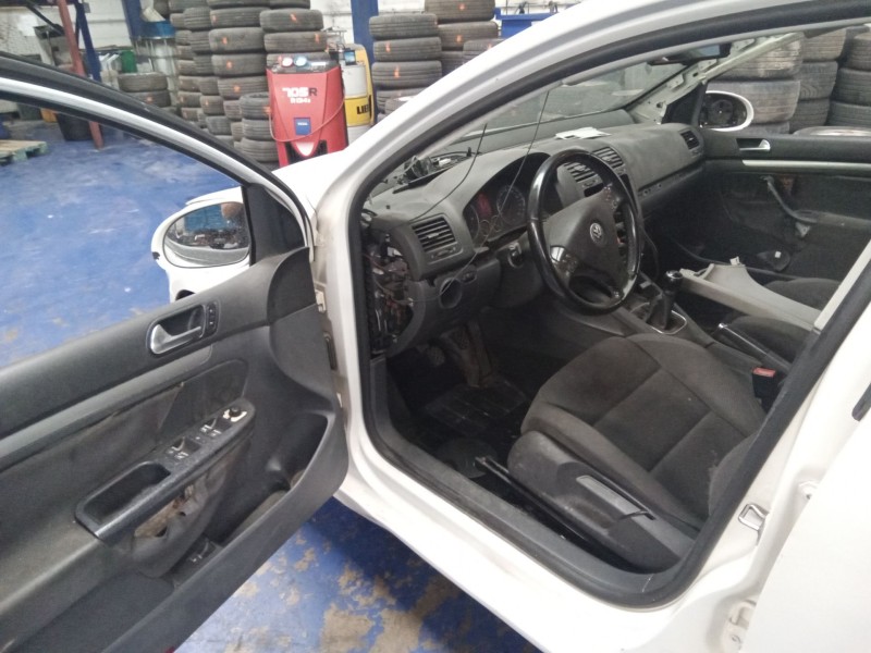 volkswagen golf v berlina (1k1) del año 2006