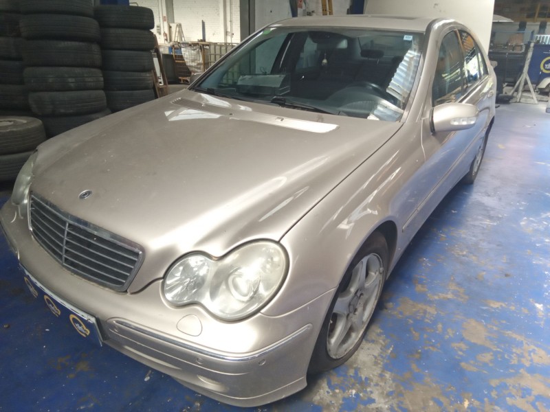 mercedes clase c (w203) berlina del año 2002
