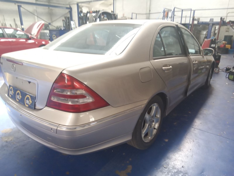mercedes clase c (w203) berlina del año 2002
