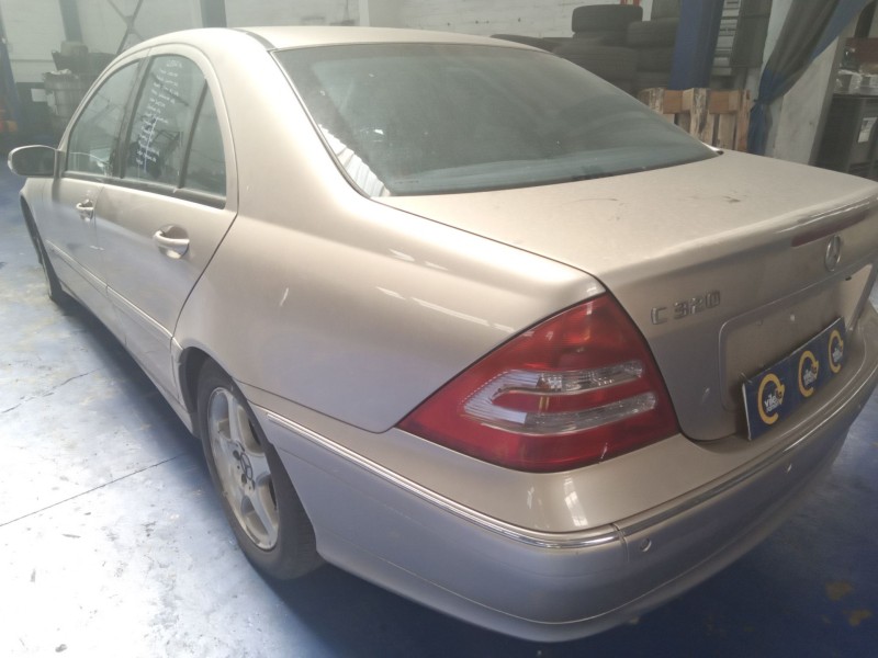 mercedes clase c (w203) berlina del año 2002