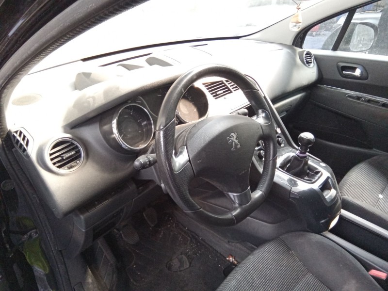 peugeot 5008 del año 2015