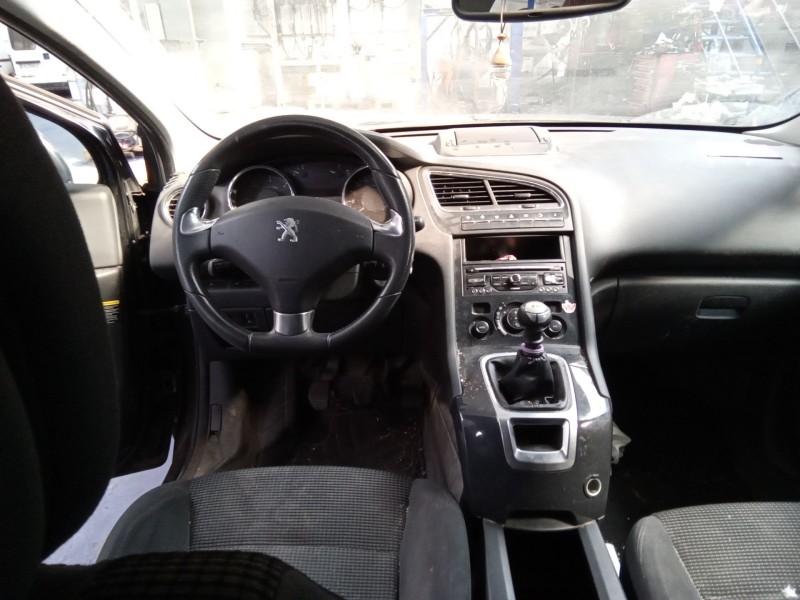 peugeot 5008 del año 2015