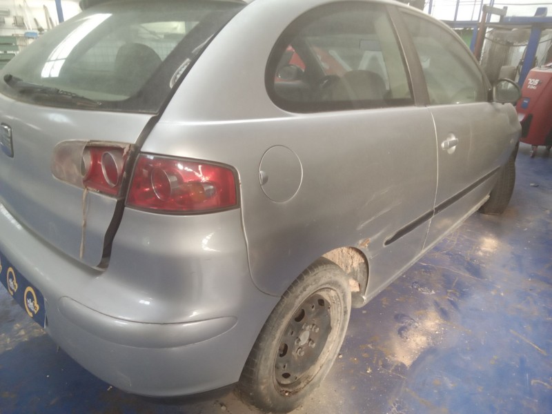 seat ibiza (6l1) del año 2002