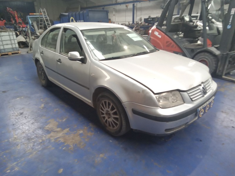volkswagen bora berlina (1j2) del año 2001