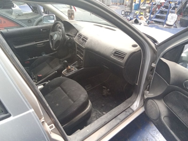 volkswagen bora berlina (1j2) del año 2001