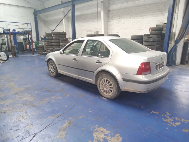 volkswagen bora berlina (1j2) del año 2001