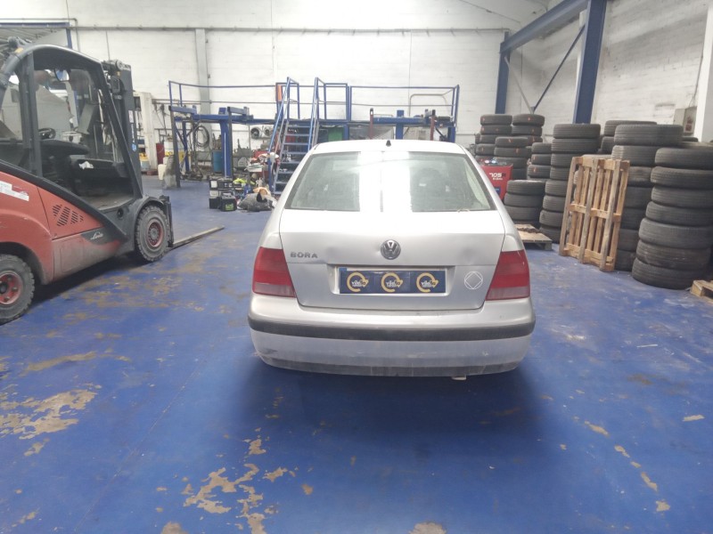 volkswagen bora berlina (1j2) del año 2001
