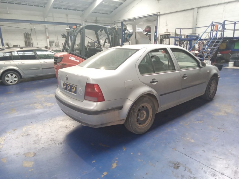 volkswagen bora berlina (1j2) del año 2001