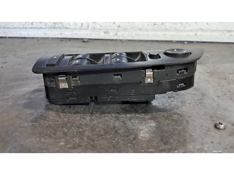 Recambio de mando elevalunas delantero izquierdo para bmw serie 1 berlina (e81/e87) 120d referencia OEM IAM   
