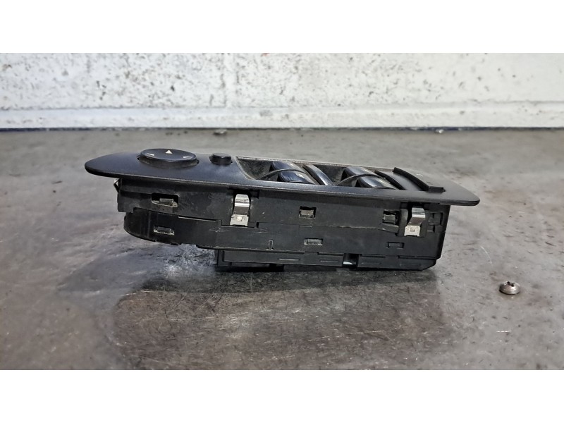 Recambio de mando elevalunas delantero izquierdo para bmw serie 1 berlina (e81/e87) 120d referencia OEM IAM   
