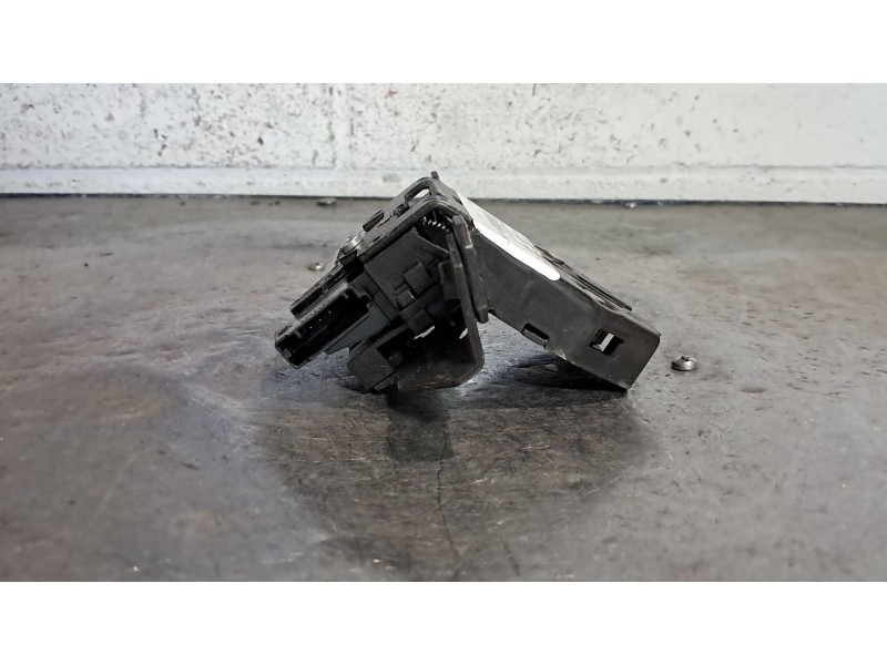 Recambio de cerradura maletero porton para chevrolet orlando ltz referencia OEM IAM   