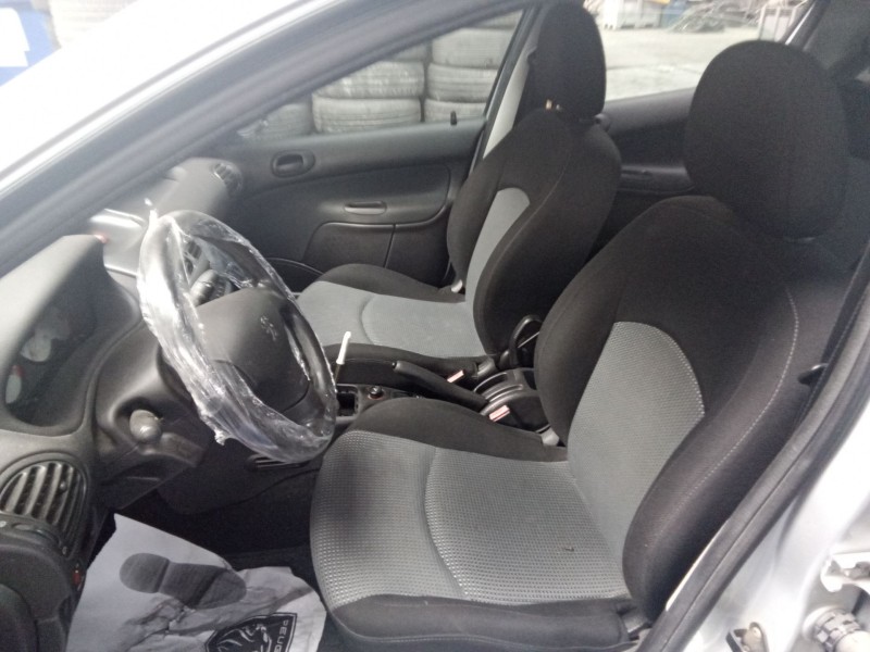 peugeot 206 1.4 75 del año 2004