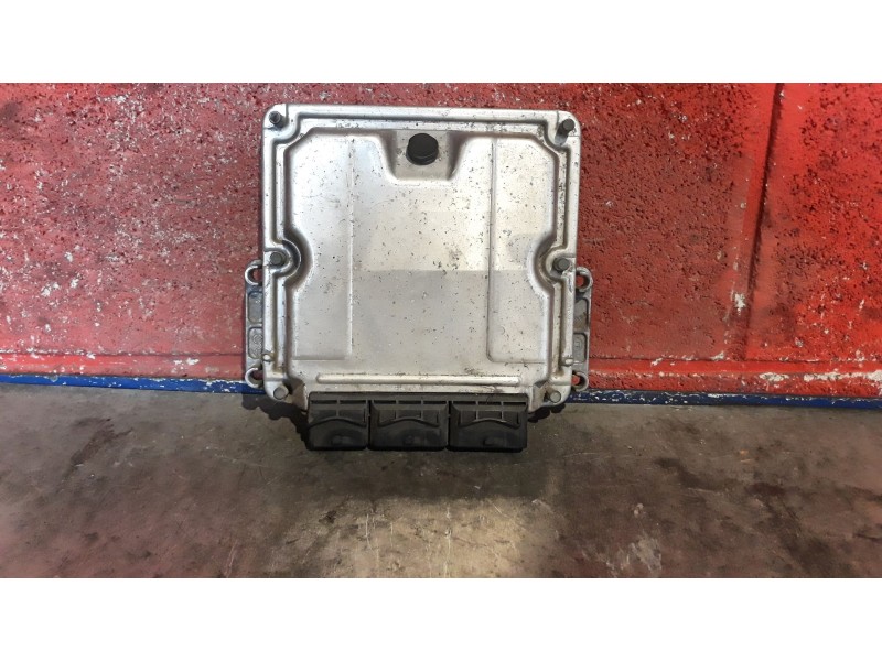 Recambio de centralita motor uce para renault laguna ii grandtour (kg0) referencia OEM IAM 0281010786  