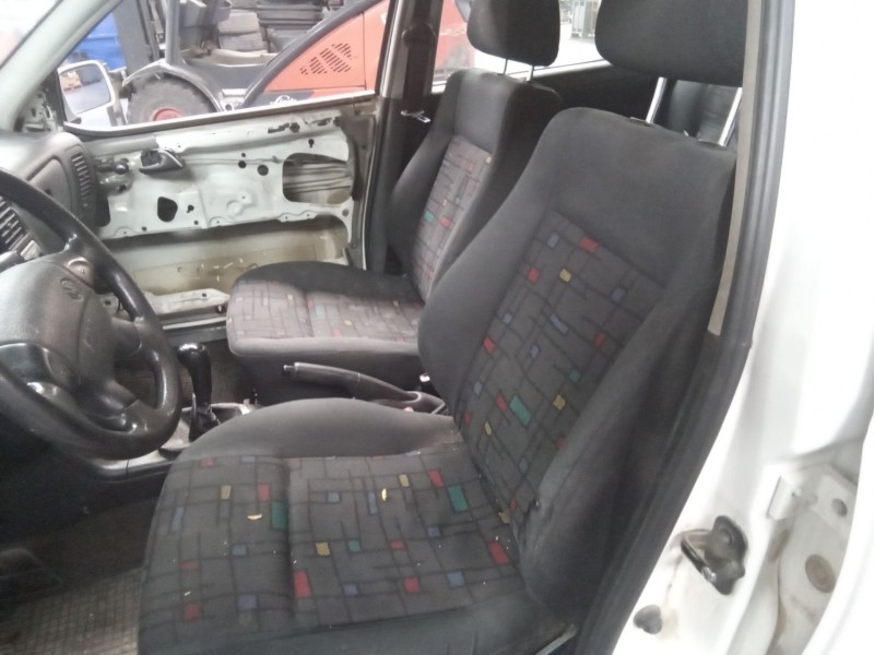 volkswagen polo berlina (6n1) del año 1998