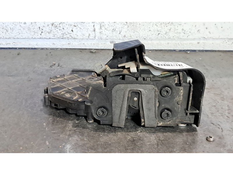 Recambio de cerradura puerta trasera izquierda para ford kuga (cbv) titanium referencia OEM IAM 8V4AS26413EA  