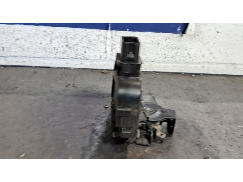 Recambio de cerradura puerta trasera izquierda para ford kuga (cbv) titanium referencia OEM IAM 8V4AS26413EA  