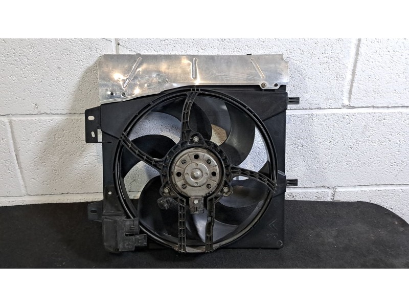 Recambio de electroventilador para peugeot 207 confort 1.4 75 referencia OEM IAM 8240503FR  
