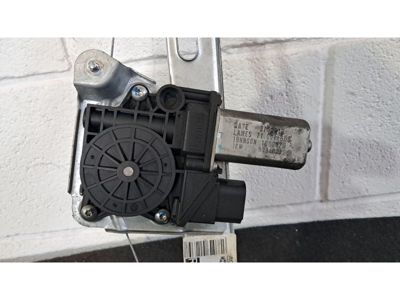 Recambio de elevalunas trasero derecho para bmw serie 3 berlina (e90) 320d referencia OEM IAM 71001603  