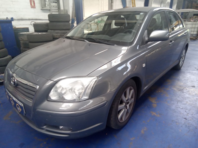 toyota avensis berlina (t25) del año 2004