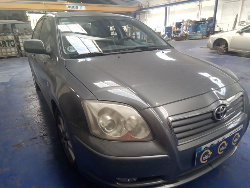 toyota avensis berlina (t25) del año 2004