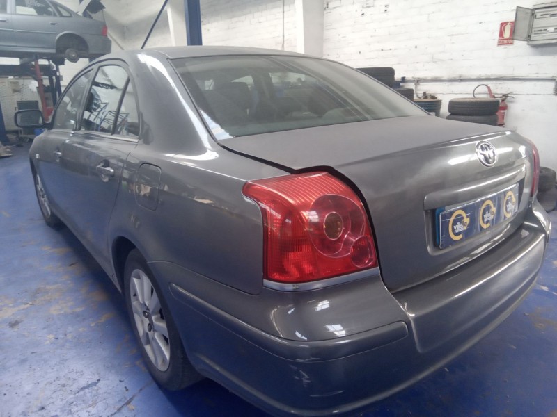 toyota avensis berlina (t25) del año 2004
