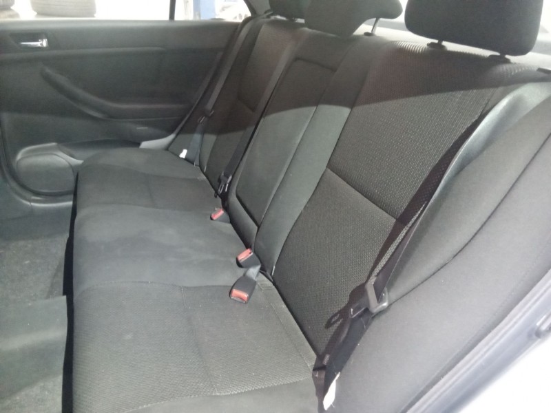 toyota avensis berlina (t25) del año 2004