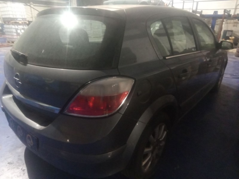 opel astra h berlina del año 2004