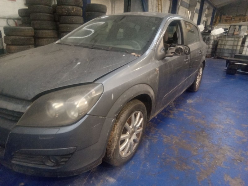 opel astra h berlina del año 2004