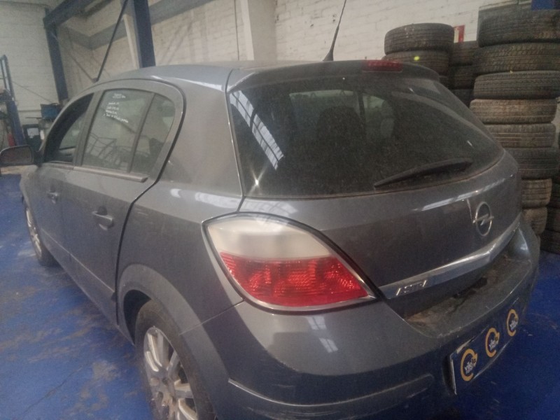 opel astra h berlina del año 2004