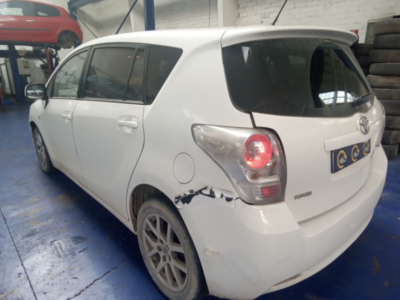 toyota corolla verso (r1) 2.0 d-4d luna | 02.04 - 12.05 del año 2010