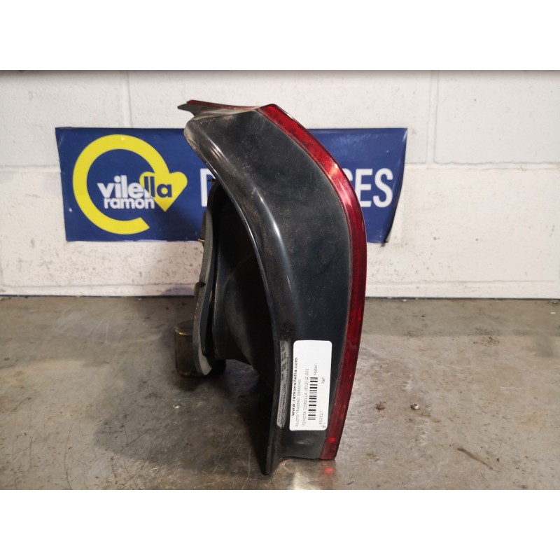 Recambio de piloto trasero derecho para toyota corolla (e12) 2.0 d-4d linea sol berlina referencia OEM IAM   