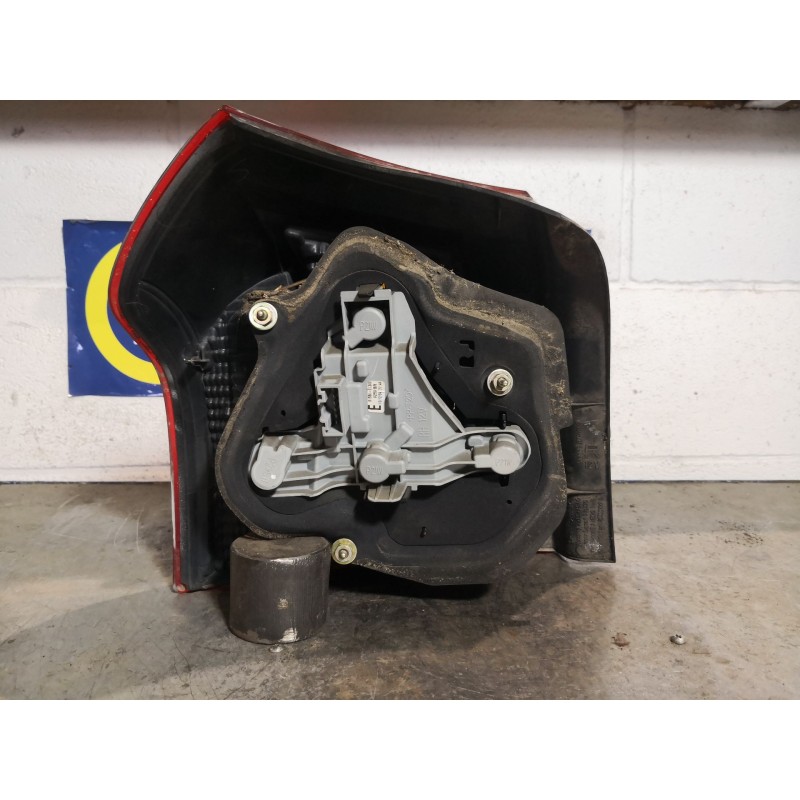 Recambio de piloto trasero derecho para toyota corolla (e12) 2.0 d-4d linea sol berlina referencia OEM IAM   