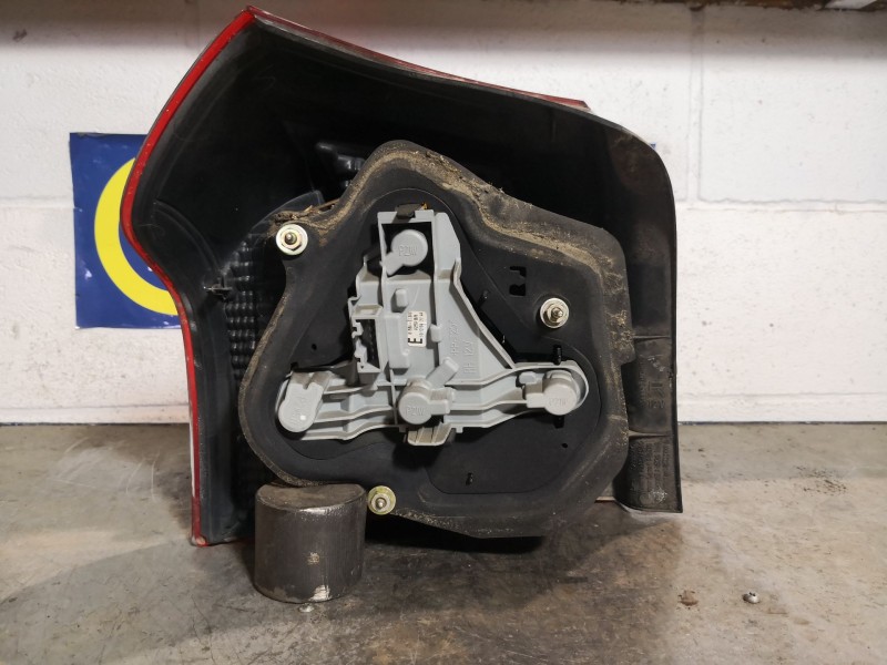 Recambio de piloto trasero derecho para toyota corolla (e12) 2.0 d-4d linea sol berlina referencia OEM IAM   