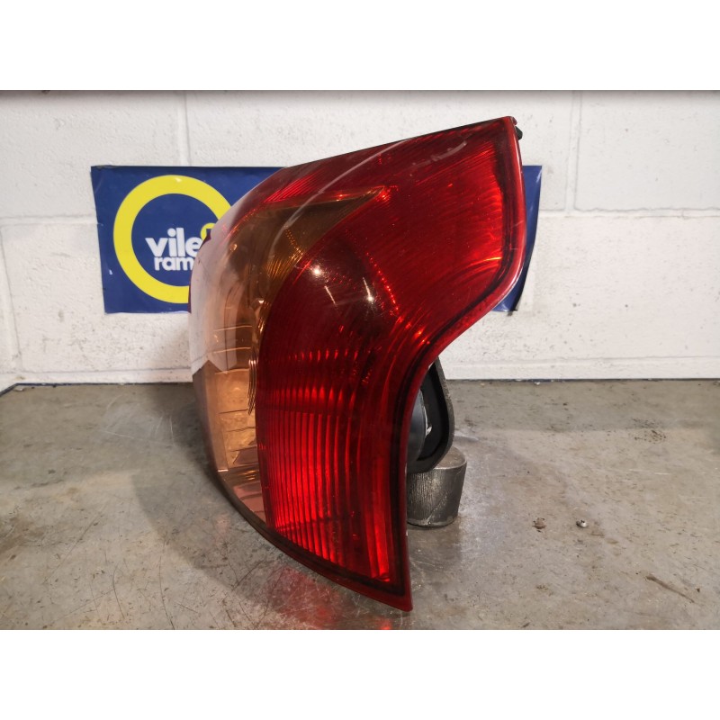 Recambio de piloto trasero derecho para toyota corolla (e12) 2.0 d-4d linea sol berlina referencia OEM IAM   