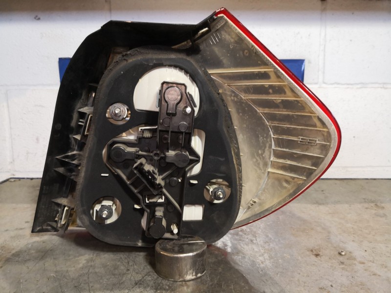 Recambio de piloto trasero izquierdo para bmw serie 1 berlina (e81/e87) 118i referencia OEM IAM 692450111 3016350000 