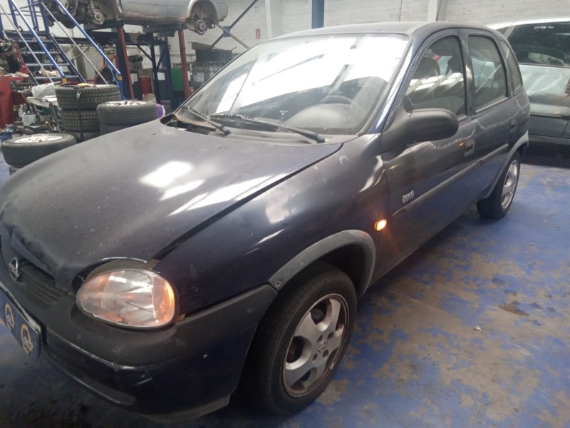opel corsa b del año 2000