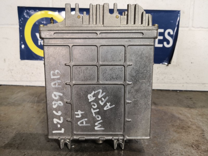 Recambio de centralita motor uce para audi a4 1.8 referencia OEM IAM 0281001425  