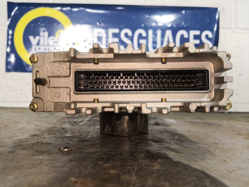 Recambio de centralita motor uce para audi a4 1.8 referencia OEM IAM 0281001425  