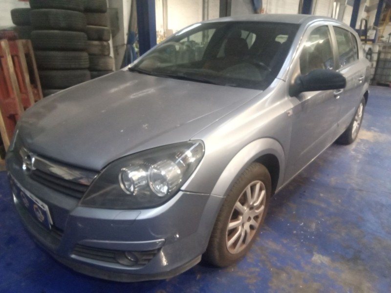 opel astra h berlina del año 2004