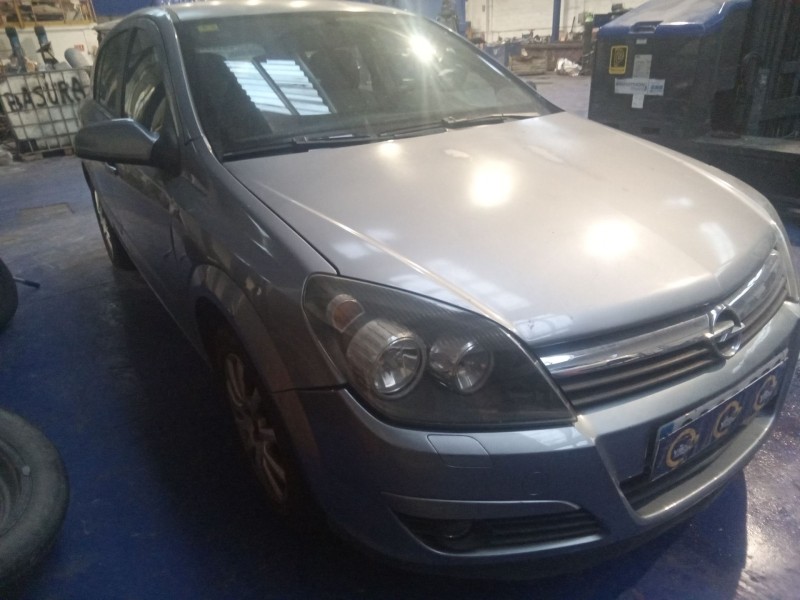 opel astra h berlina del año 2004