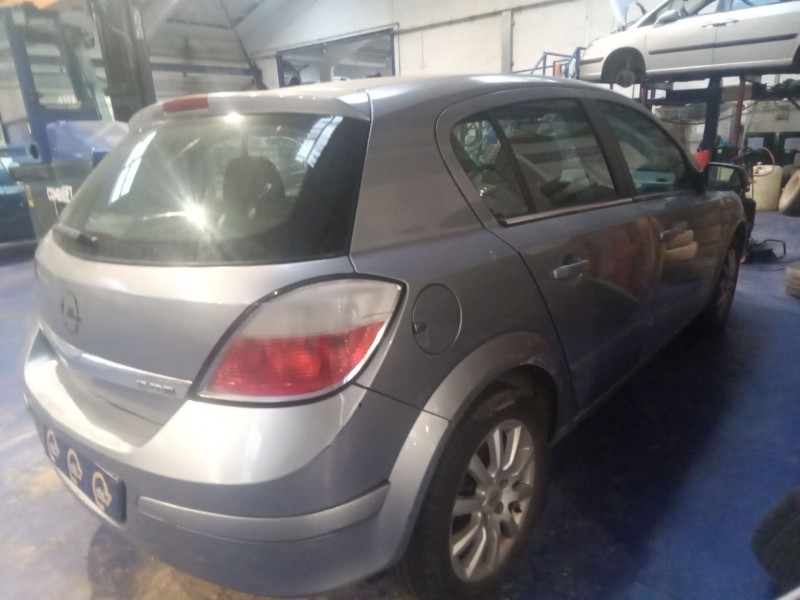 opel astra h berlina del año 2004