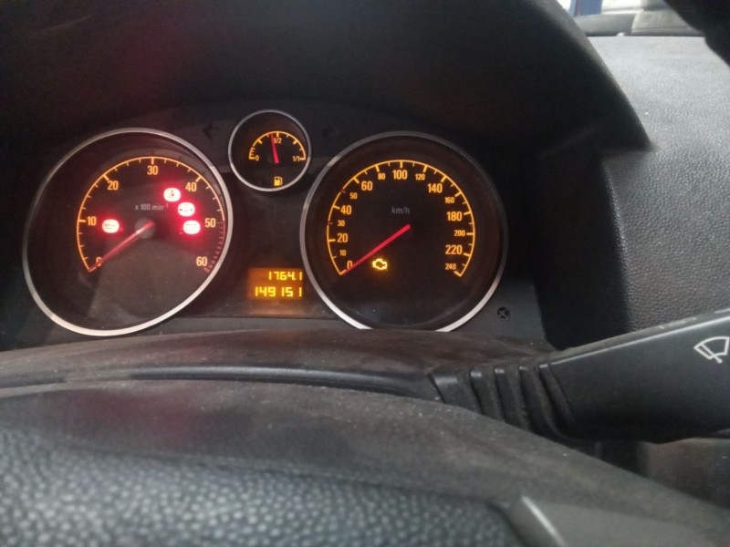 opel astra h berlina del año 2004