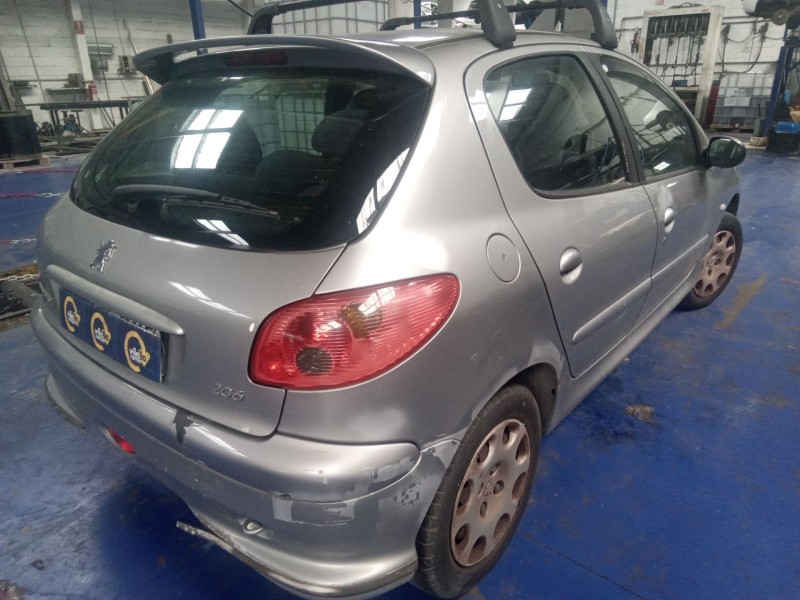 peugeot 206 berlina del año 2004