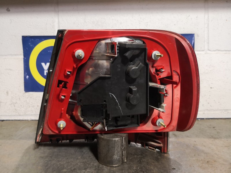 Recambio de piloto trasero izquierdo para audi a4 1.8 referencia OEM IAM   