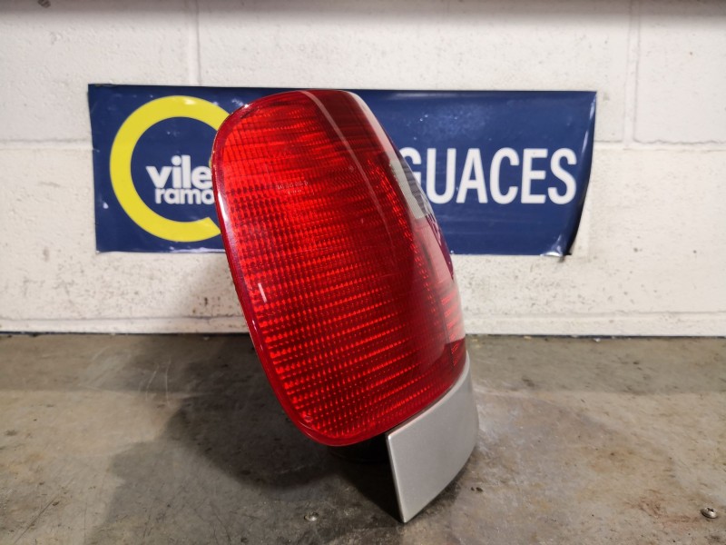 Recambio de piloto trasero izquierdo para audi a4 1.8 referencia OEM IAM   